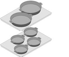 3D-CAD-рендер двух подносов: на одном лежат два больших круглых противня, на другом — четыре круглых формы меньшего размера.